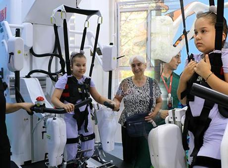Hep yürüme hayali kuruyorlardı! 8 yaşındaki Buğlem artık koşuyor: Seansı 20 dakika sürüyor