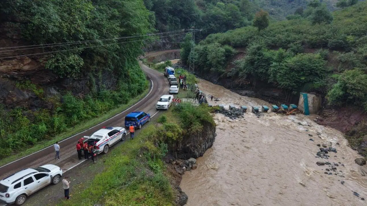 Giresun'da Seller ve Şiddetli Yağışlar Sonrası Kayıp 2 Kişi İçin Arama Çalışmaları Devam Ediyor