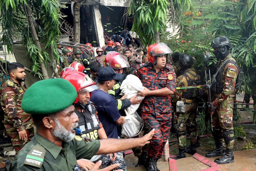 Son Dakika | Yaşam kaybı arttı! Dünya Okulu kampüsündeki felaket konuşuyor: Görüntüler Bangladeş'ten savaş uçağına düşen 2