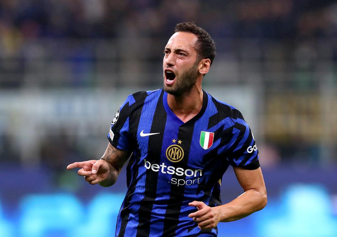 Hakan Çalhanoğlu'nun yöneticisi yıldızın adının geleceğini duyurdu! Galatasaray ve Fenerbahce ... kelimeler gündem 3 idi