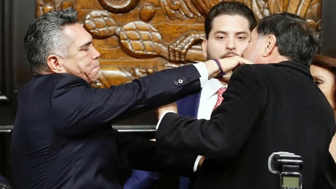 Meksika Senatosu birleşti! Muhalefet Lideri Meclis Konuşmacısına Saldırdı ... Kamera 3'teki anlar
