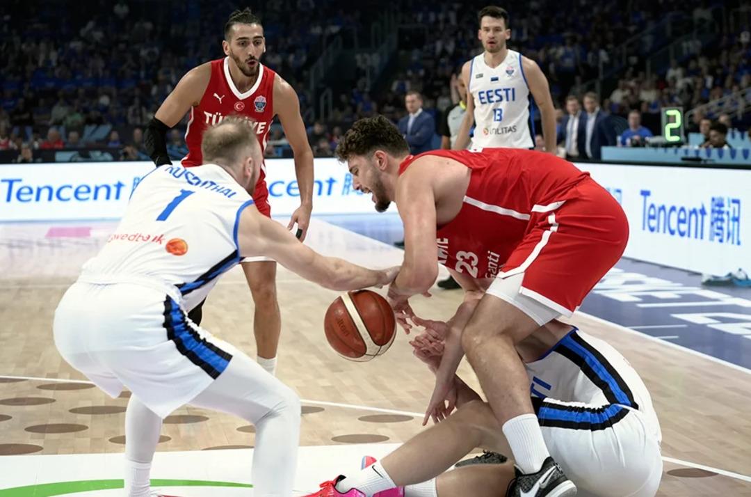 Canlı: Türkiye-Greek Basketbol Maçı | Hikayeyi yazmak için parktayız! Nefesler korundu! Canlı İfade 3