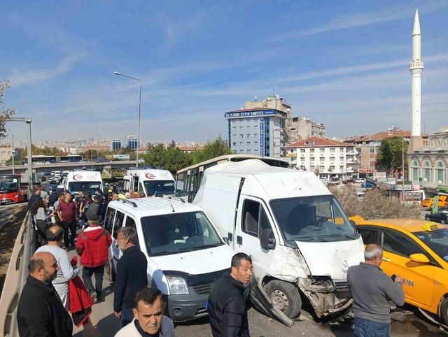 Ankara'da zincirleme kazada 6 araç çarpıştı: 6 yaralı, 2